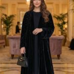 عباية مخمل نص كلوش - 1023