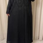 عباية كريب ملكي مطرزه